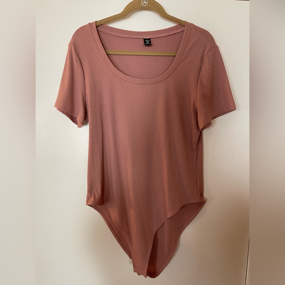 Elegant Mauve Ribbed Women's Bodysuit